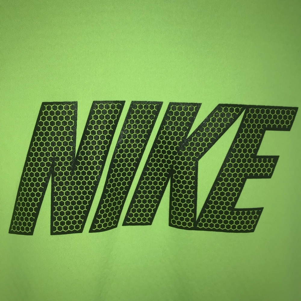 Nike Boys Therma Hoodie • Volt Green Dri-FIT Pullover Size XL - Picture 3 of 7